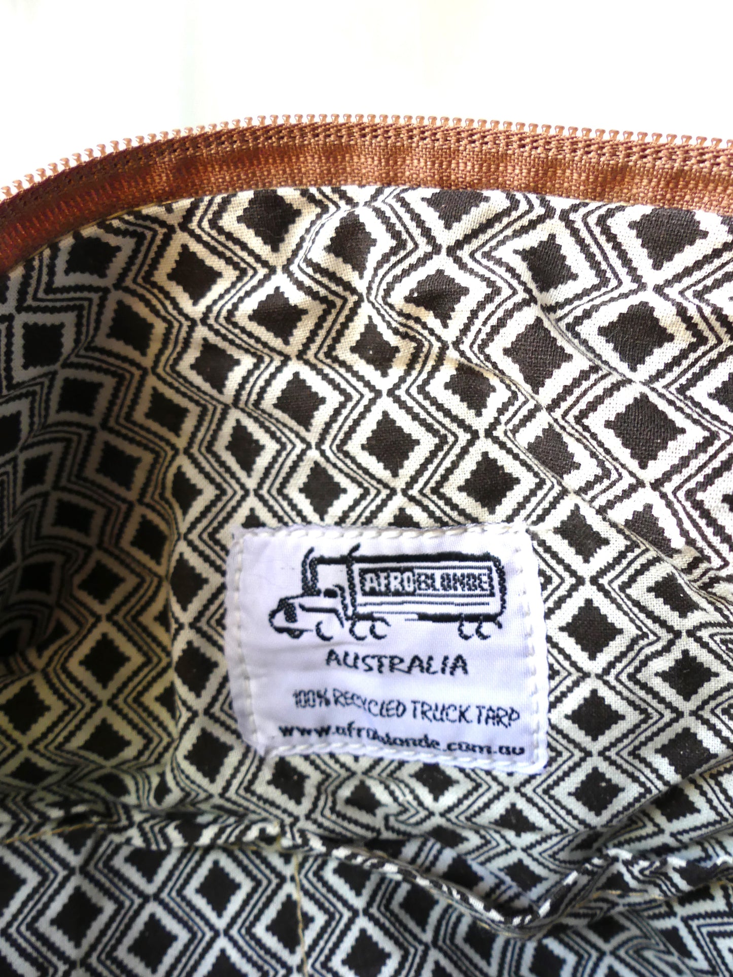 Frontier Messenger Bag Medium - Afroblonde - Upcycled & Vegan