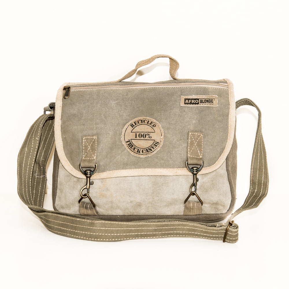 
                      
                        Frontier Messenger Bag Medium
                      
                    